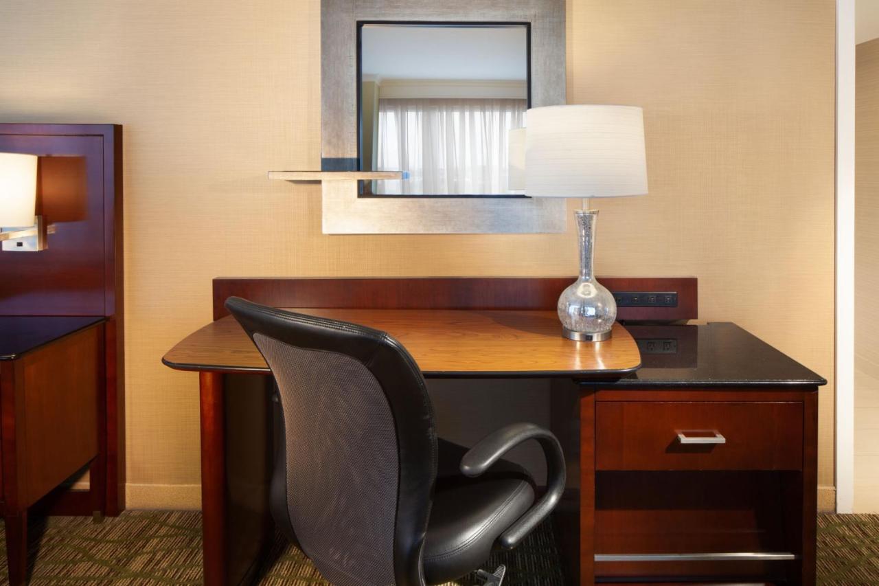 King Corner Room at Marriott Memphis East