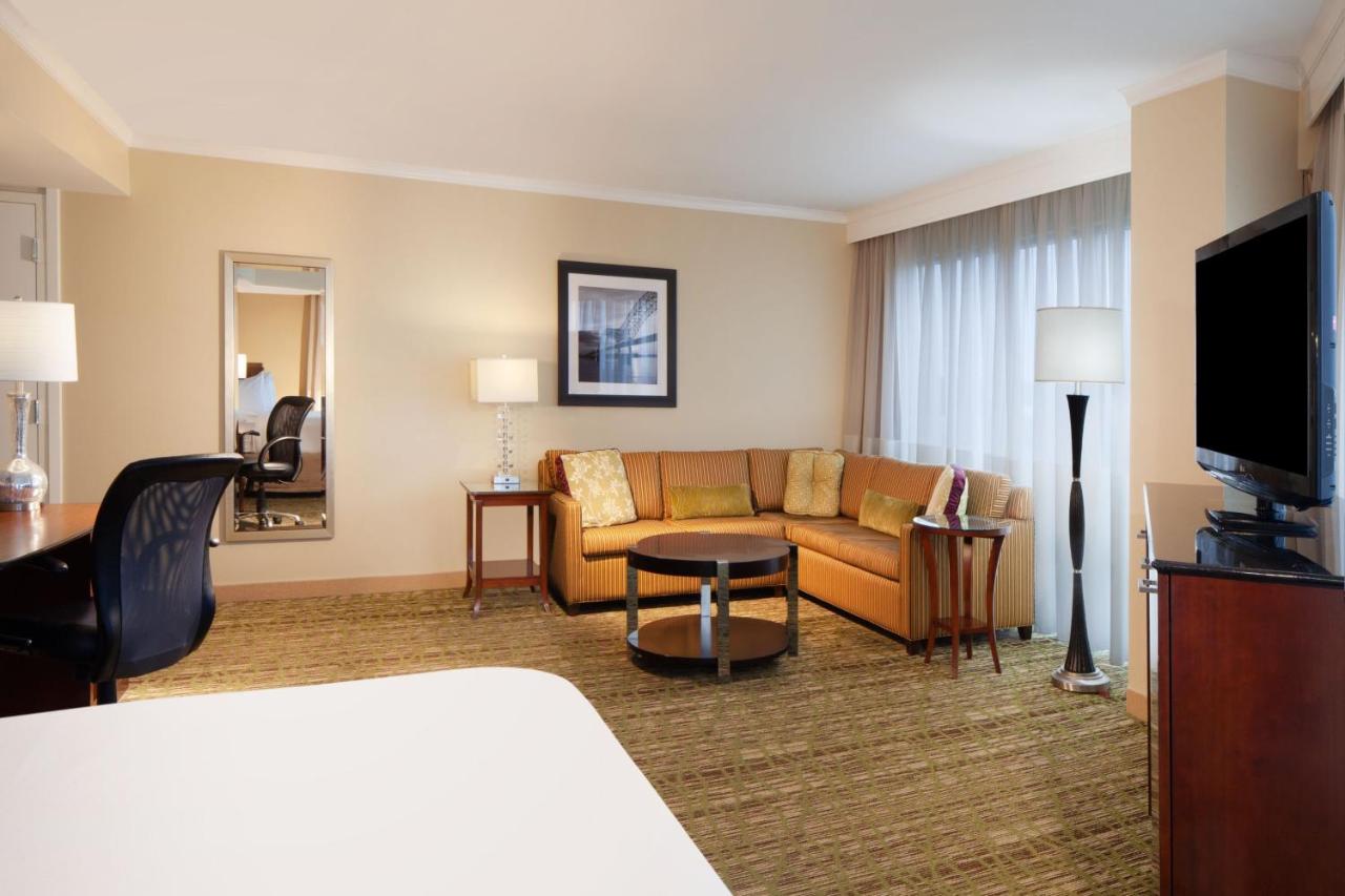 King Corner Room at Marriott Memphis East