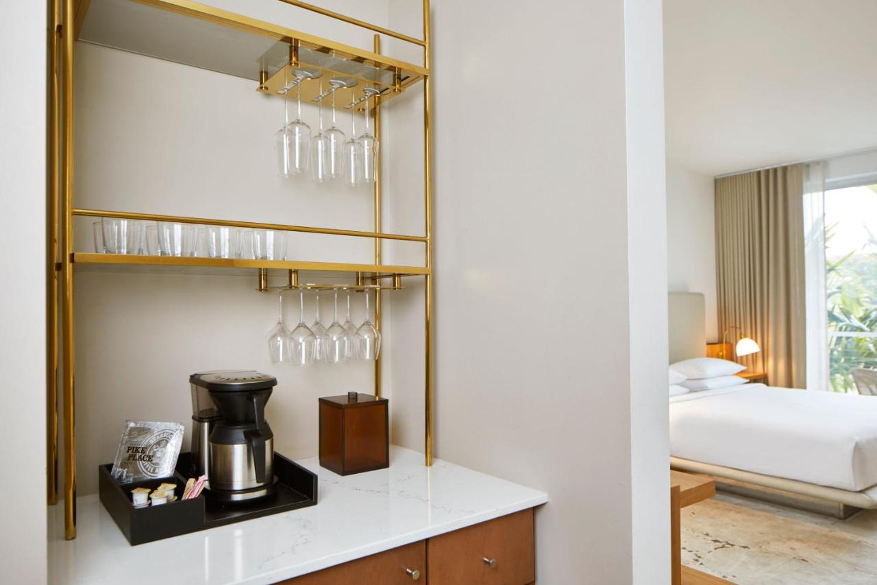 Guest room, 1 King, Balcony at The Sarasota Modern, a Tribute Portfolio Hotel