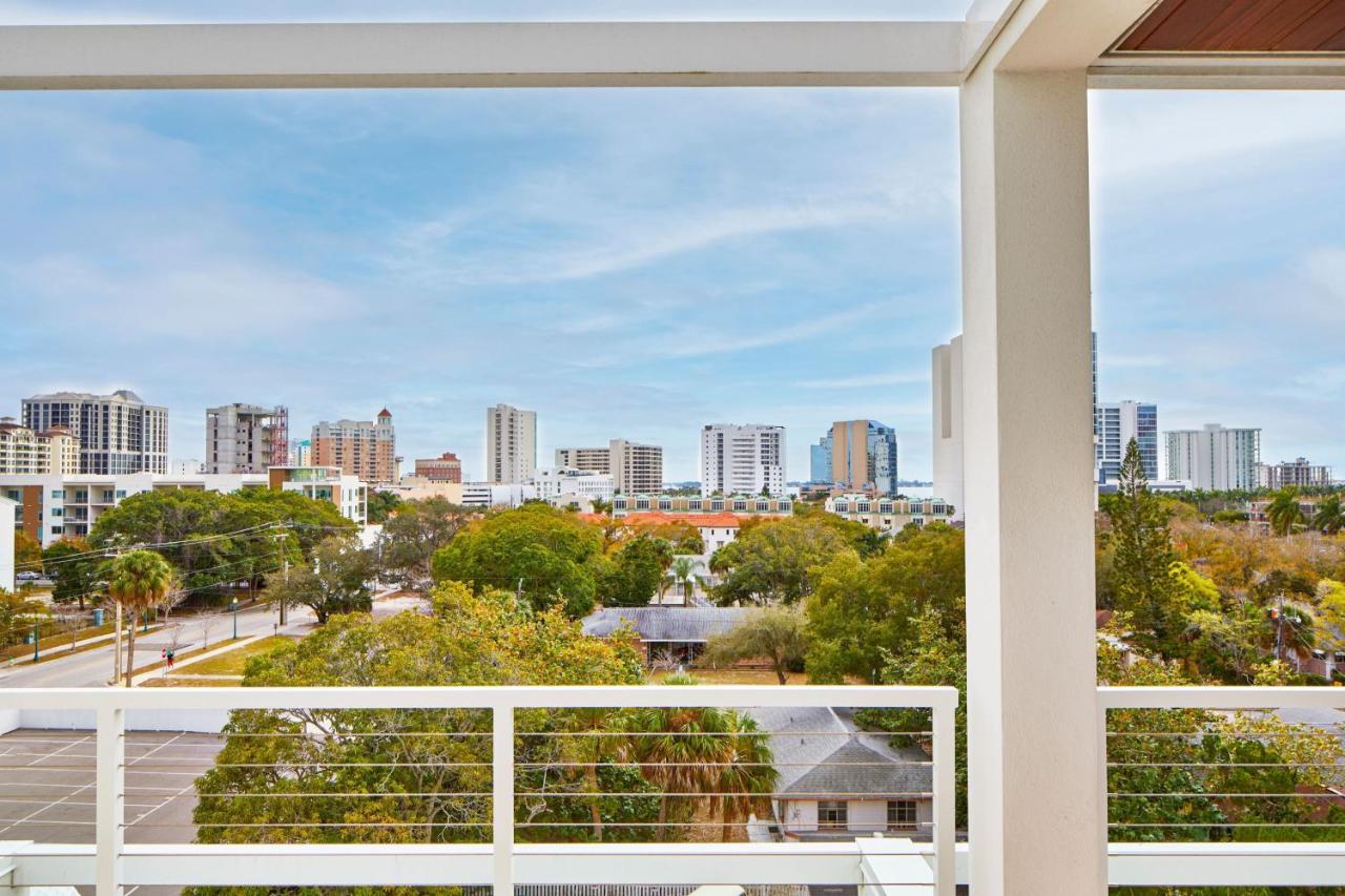 Deluxe, Guest room, 1 King at The Sarasota Modern, a Tribute Portfolio Hotel
