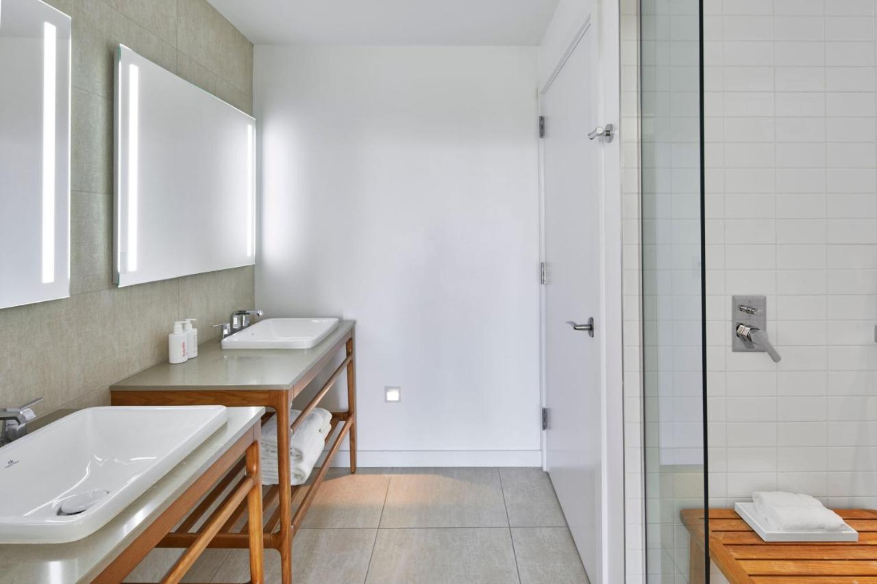 Deluxe, Guest room, 1 King at The Sarasota Modern, a Tribute Portfolio Hotel