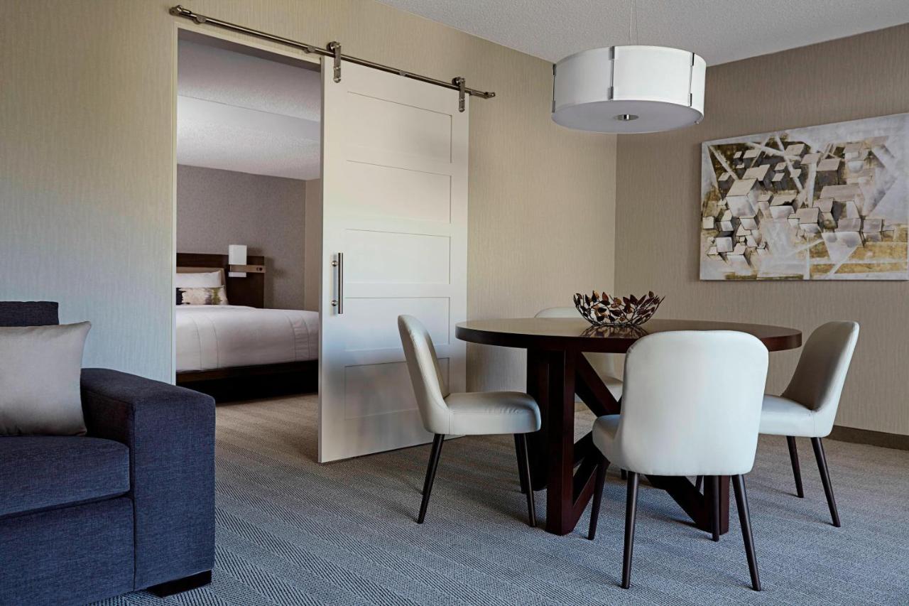 One Bedroom Suite, Suite, 1 King at Bethesda Marriott