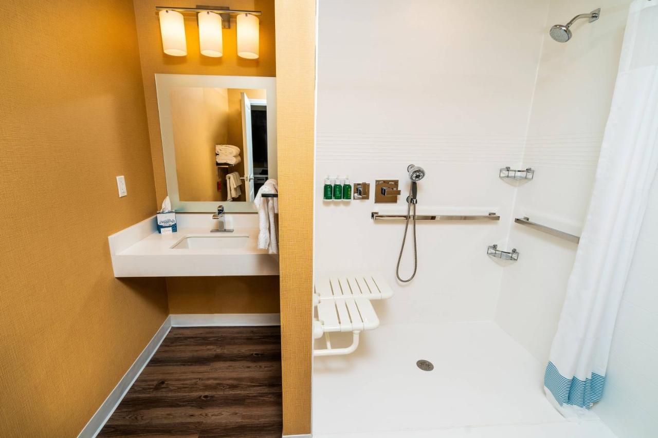 One-Bedroom Queen Suite with Sofa Bed at TownePlace Suites By Marriott Las Vegas Stadium District