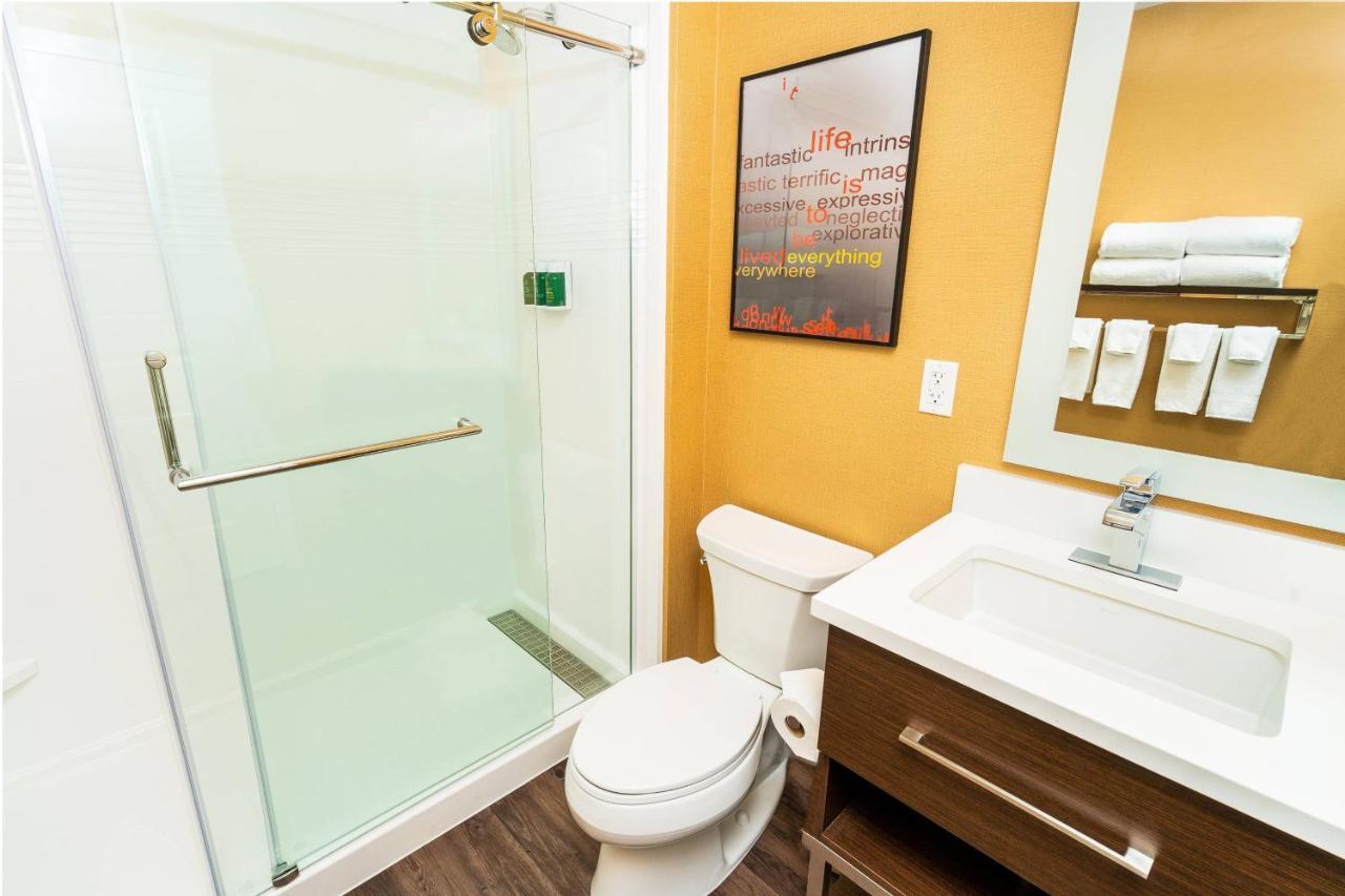 One-Bedroom Queen Suite with Sofa Bed at TownePlace Suites By Marriott Las Vegas Stadium District
