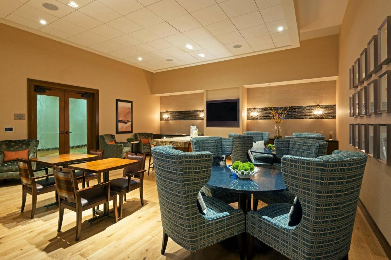 M Club level, Guest room, 2 Queen at Denver Marriott Westminster
