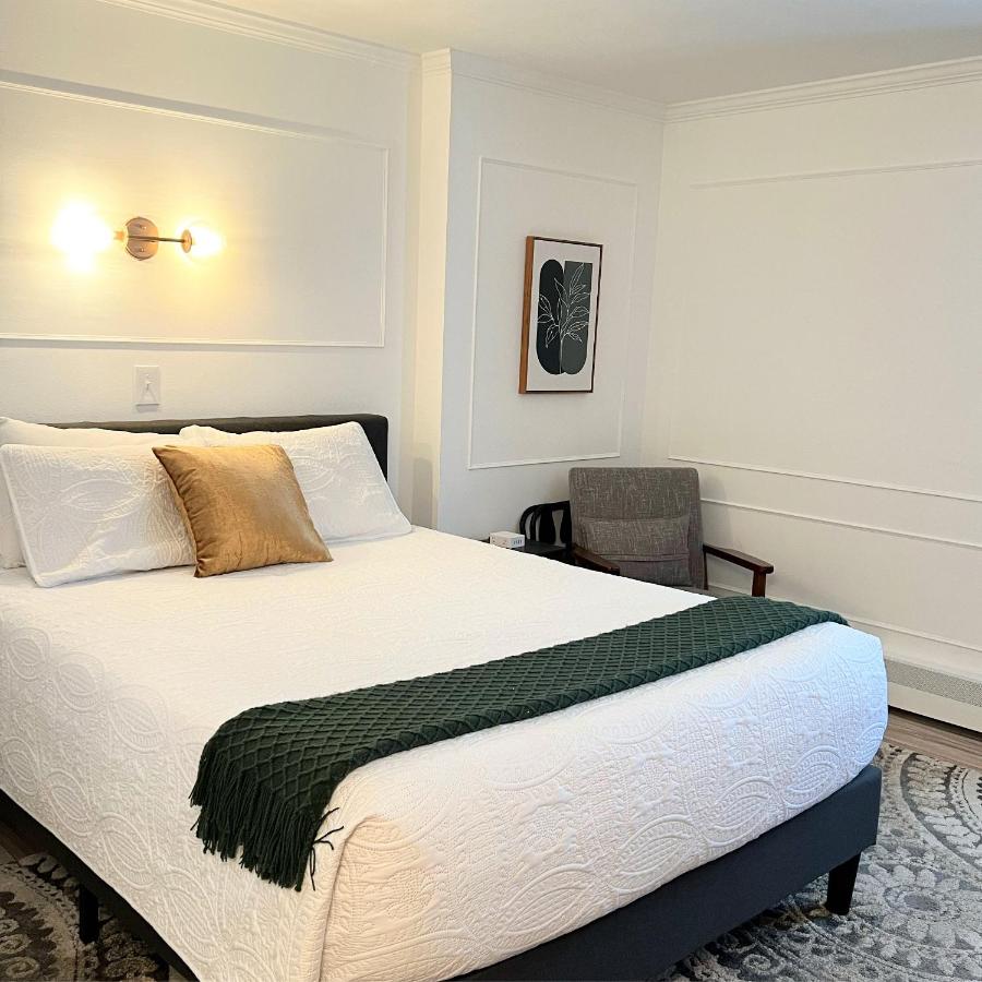  | The Brooks Hotel Restaurant and Lounge