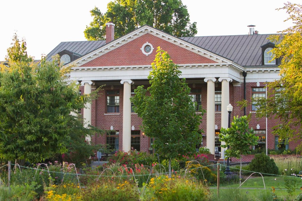 | McMenamins Grand Lodge