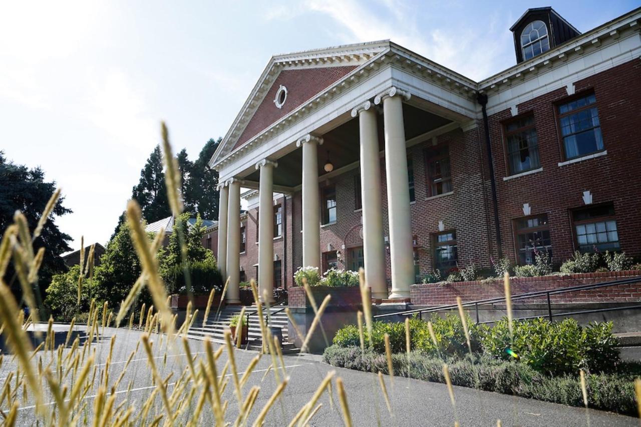 | McMenamins Grand Lodge
