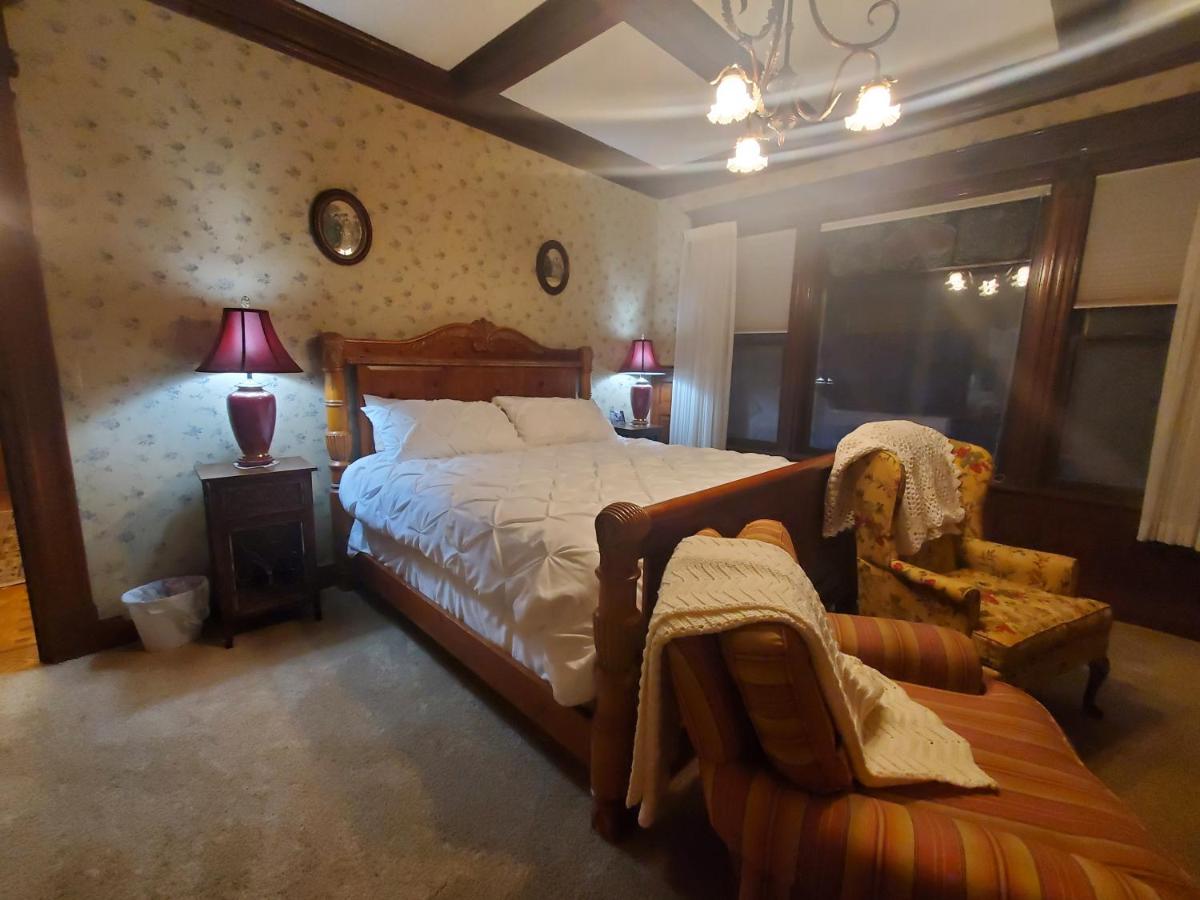  | The Weis Mansion Bed and Breakfast