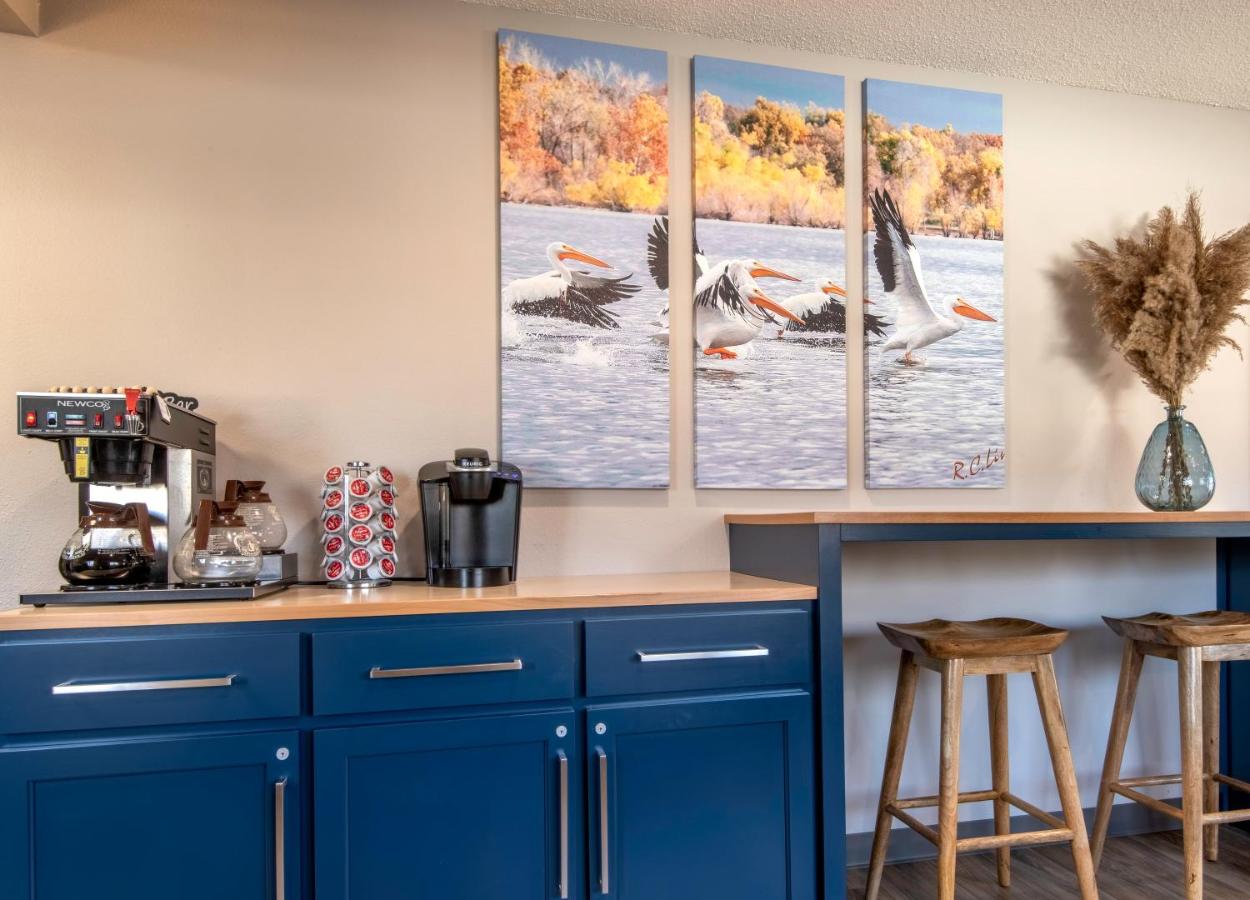  | Hilltop Inn & Suites