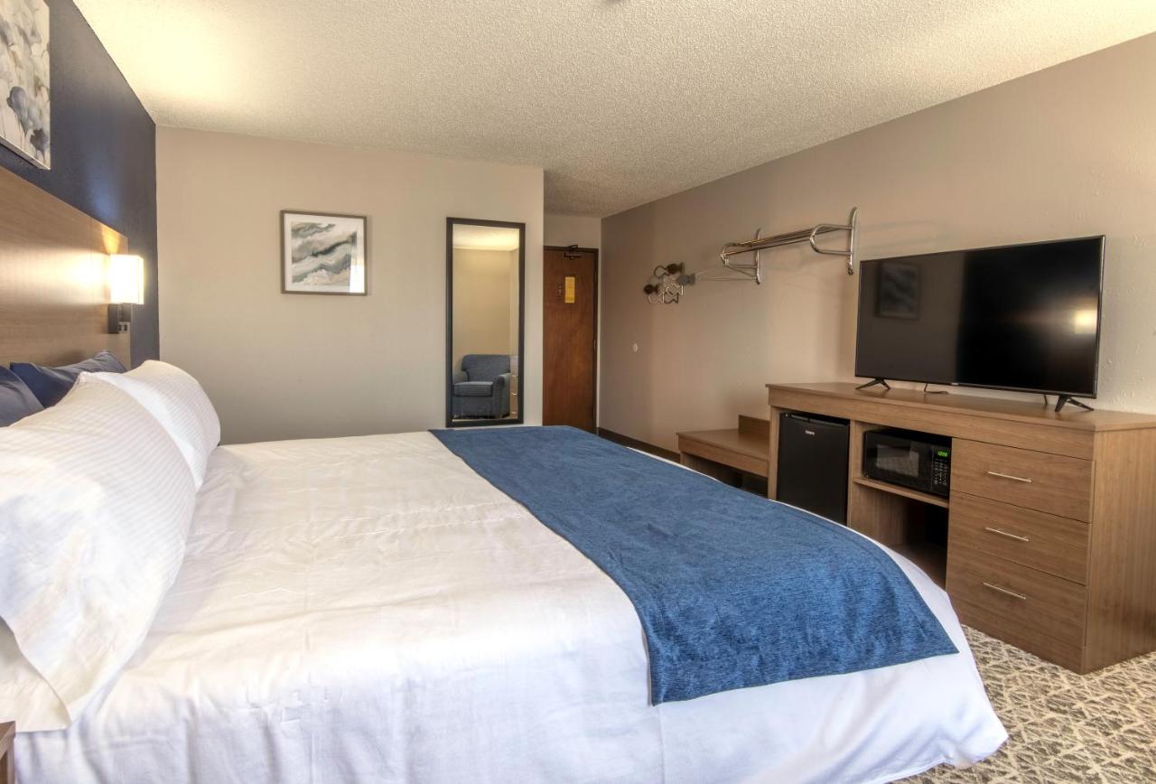 | Hilltop Inn & Suites