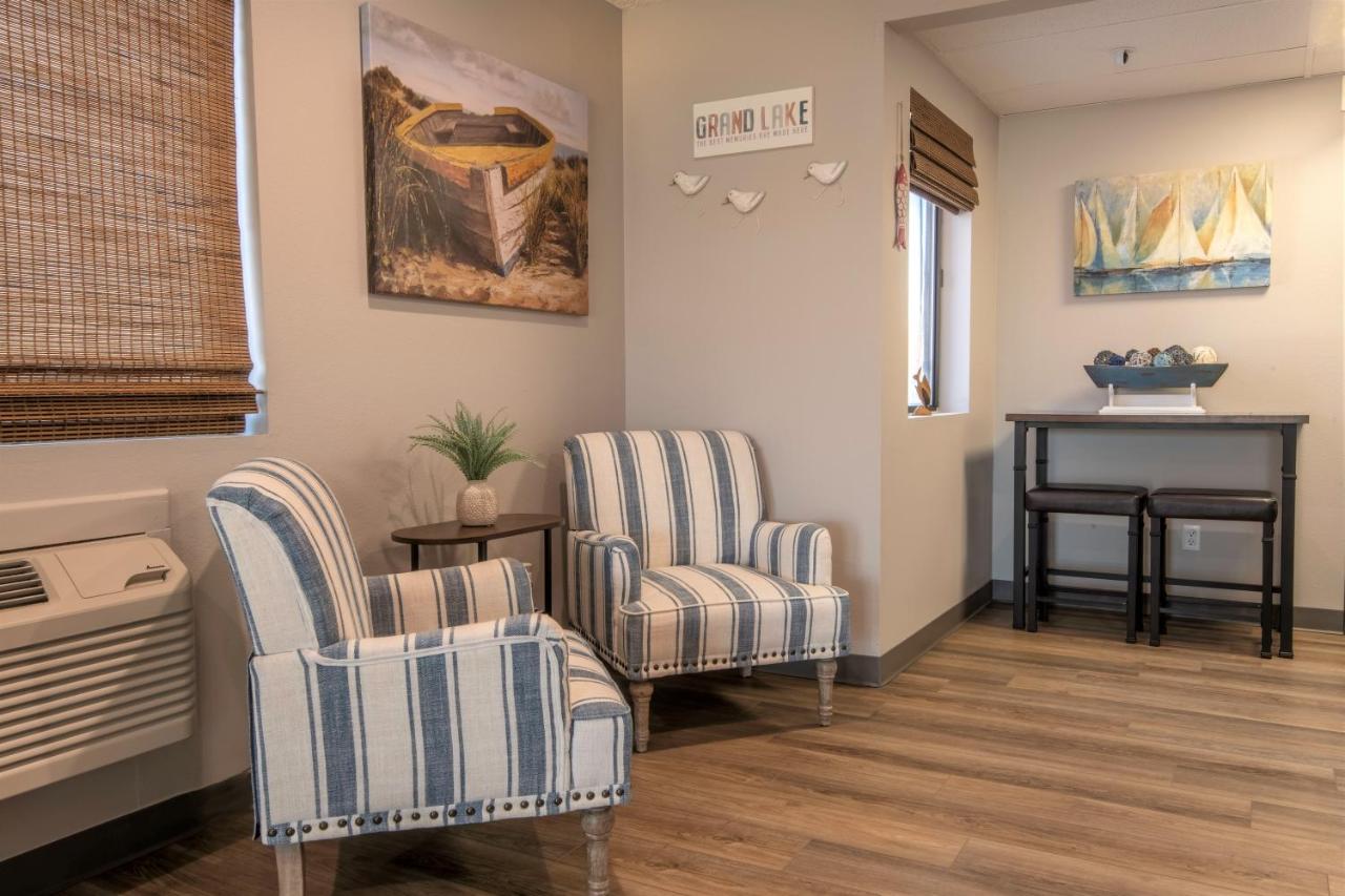 | Hilltop Inn & Suites