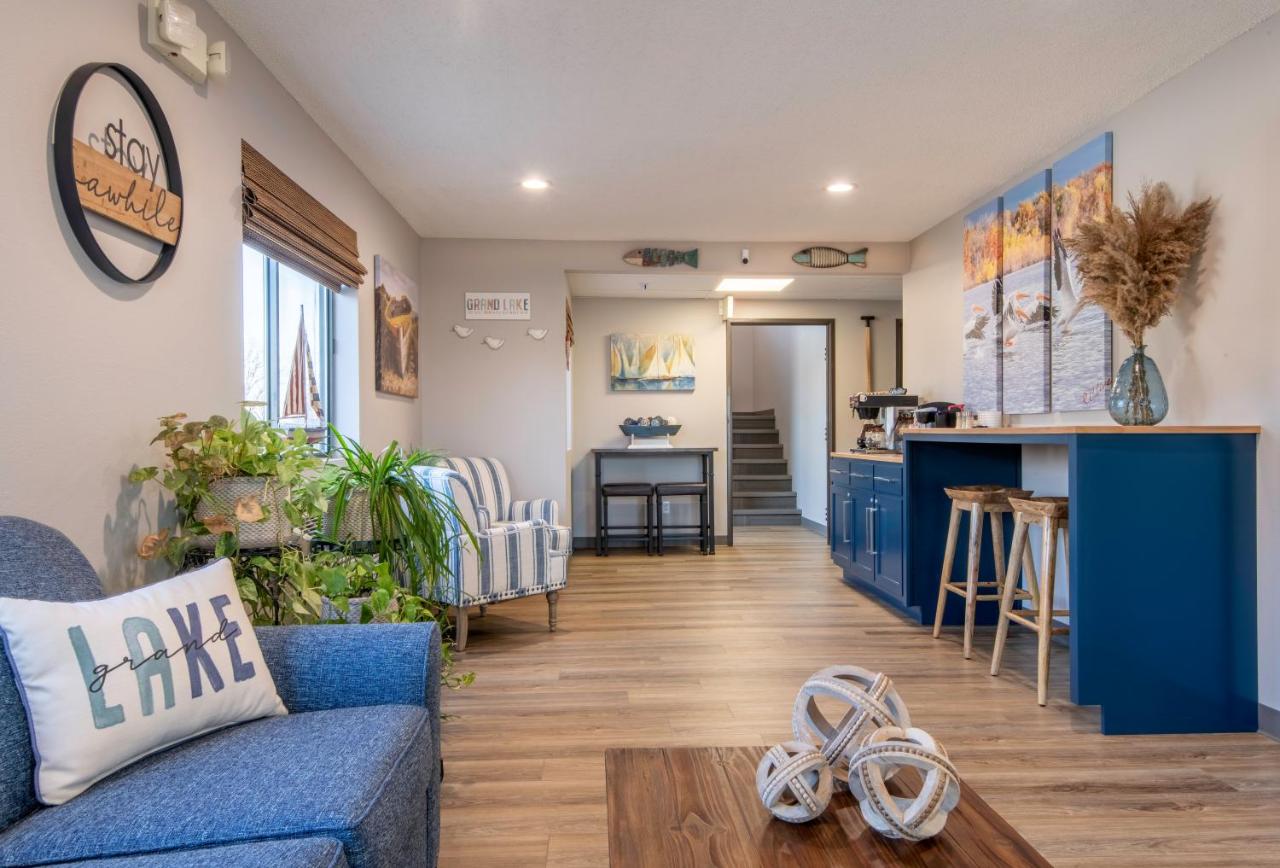 | Hilltop Inn & Suites