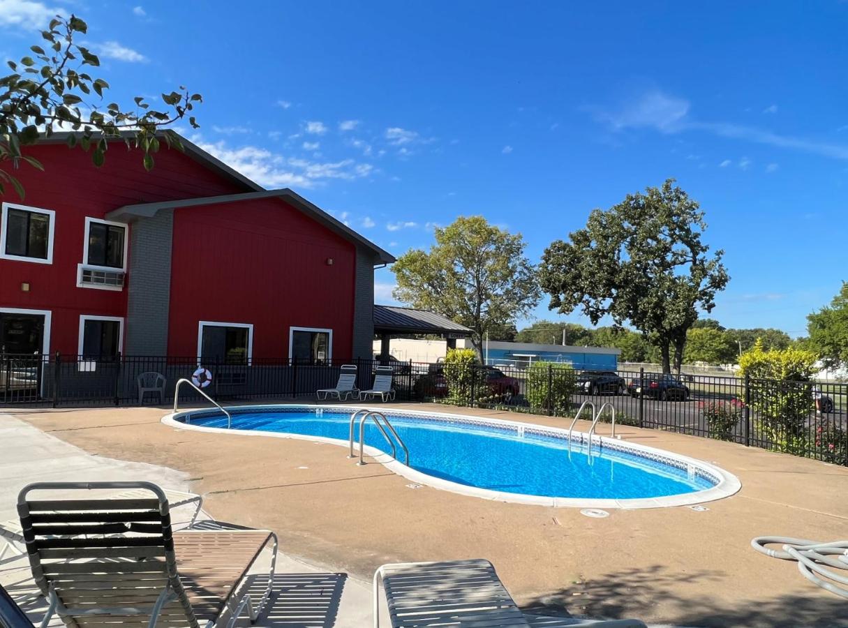 | Hilltop Inn & Suites