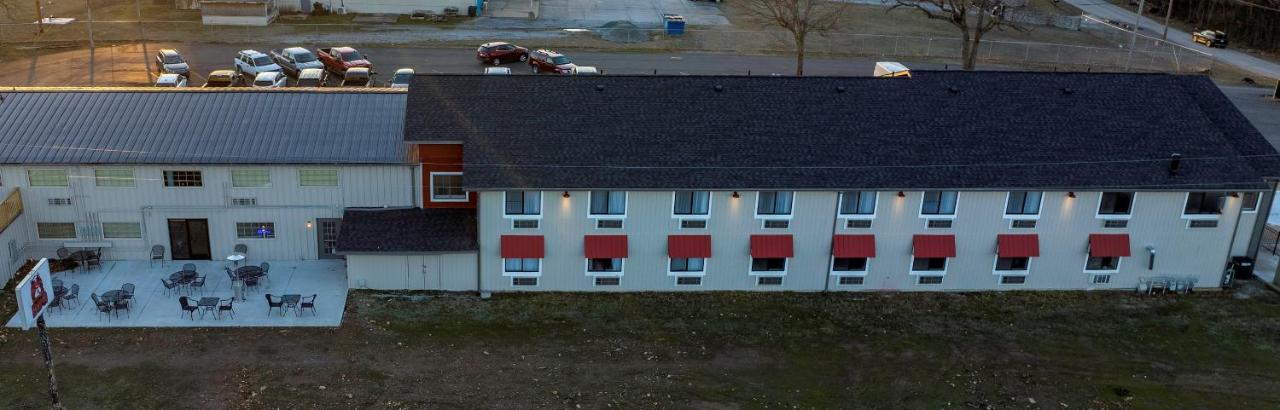 | Hilltop Inn & Suites