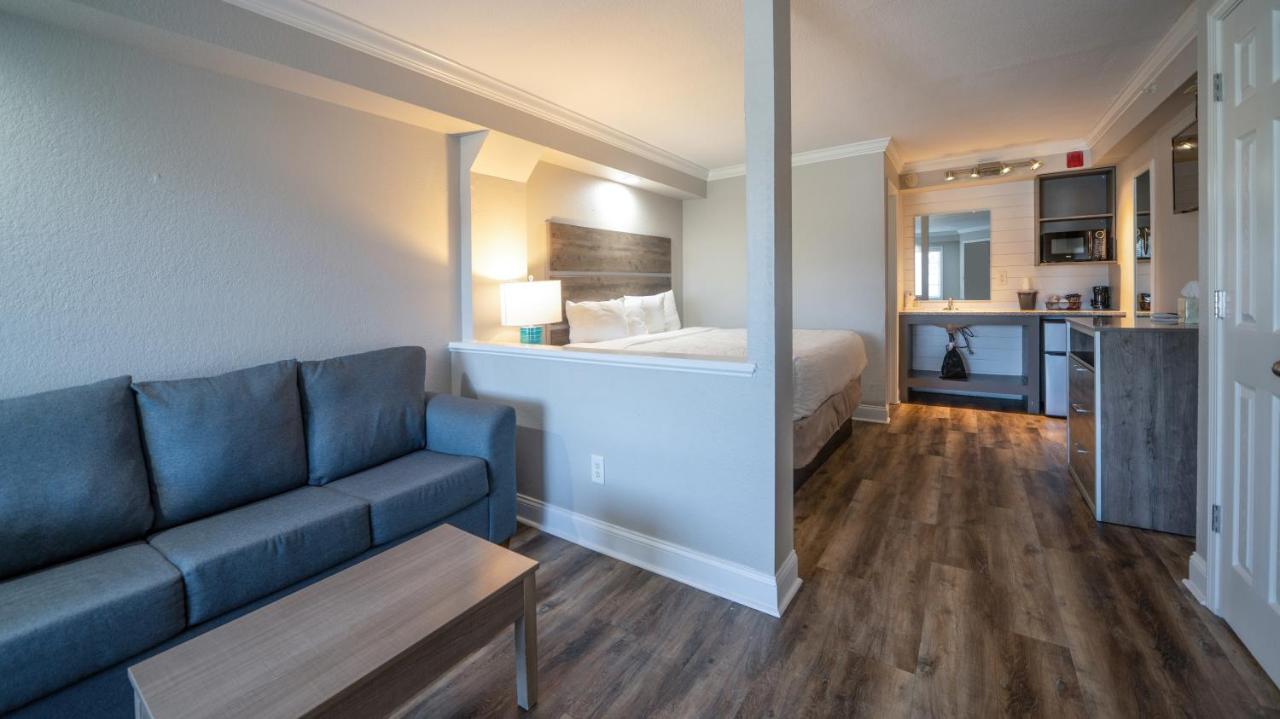 | Islander Hotel & Resort