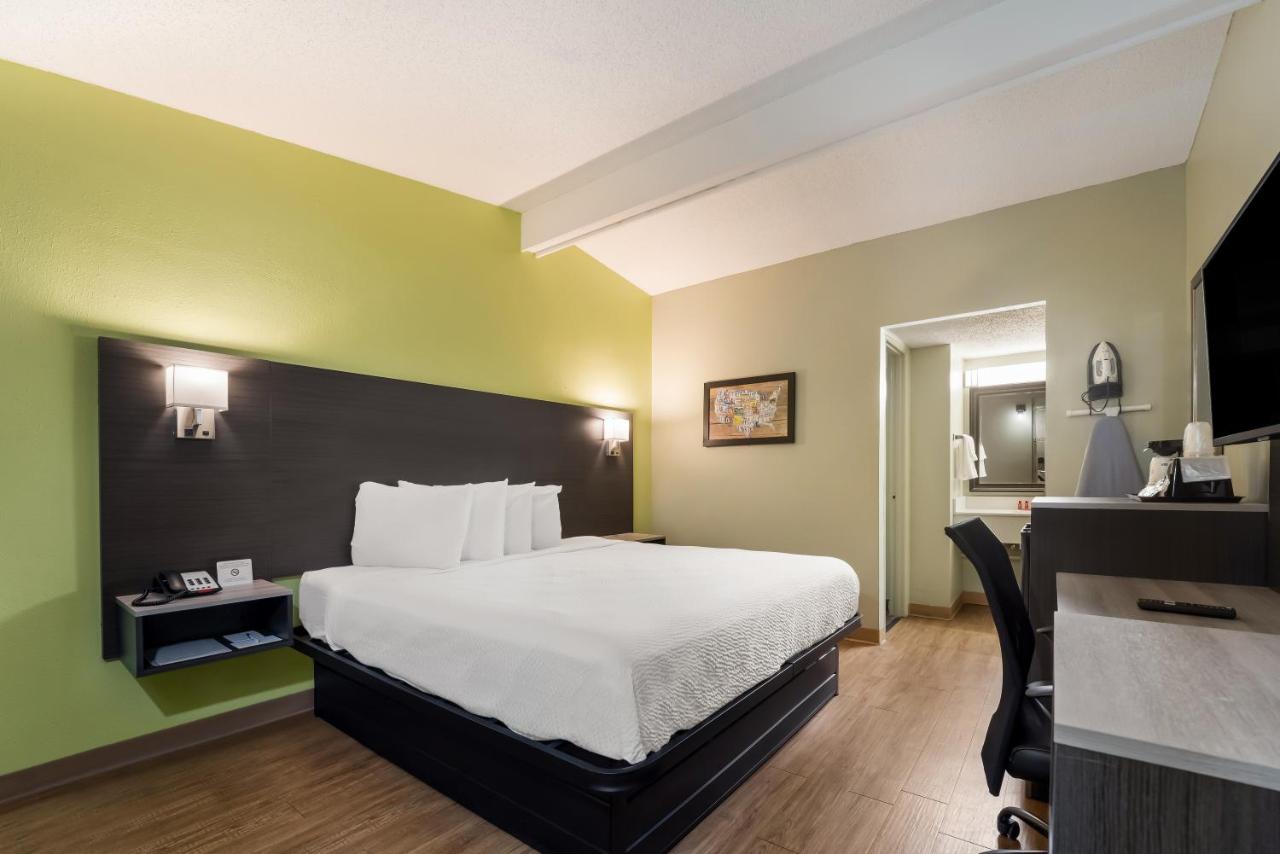 King Room - Disability Access - Poolside at SureStay Hotel by Best Western Columbus Downtown