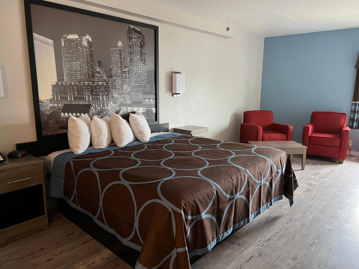 King Suite - Non-Smoking at Super 8 by Wyndham Clemmons/Bermuda Run/Winston-Salem I-40
