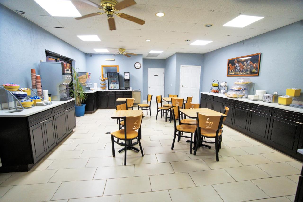 | Columbus Inn and Suites