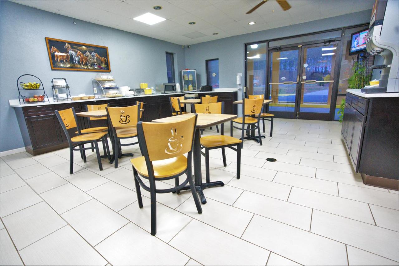 | Columbus Inn and Suites