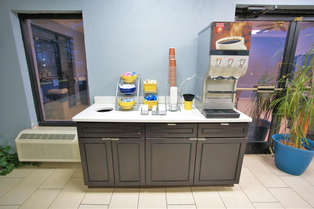 | Columbus Inn and Suites