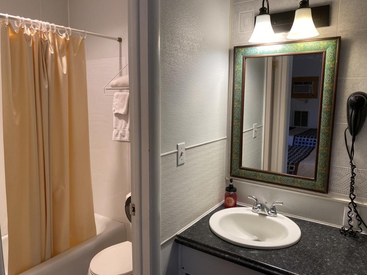 Queen Room with Two Queen Beds - Non-Smoking at Fairview Inn