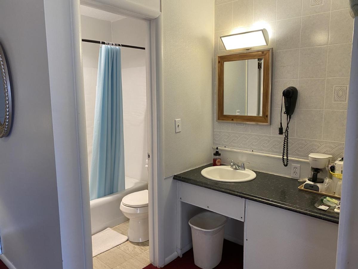King Room - Non-Smoking at Fairview Inn