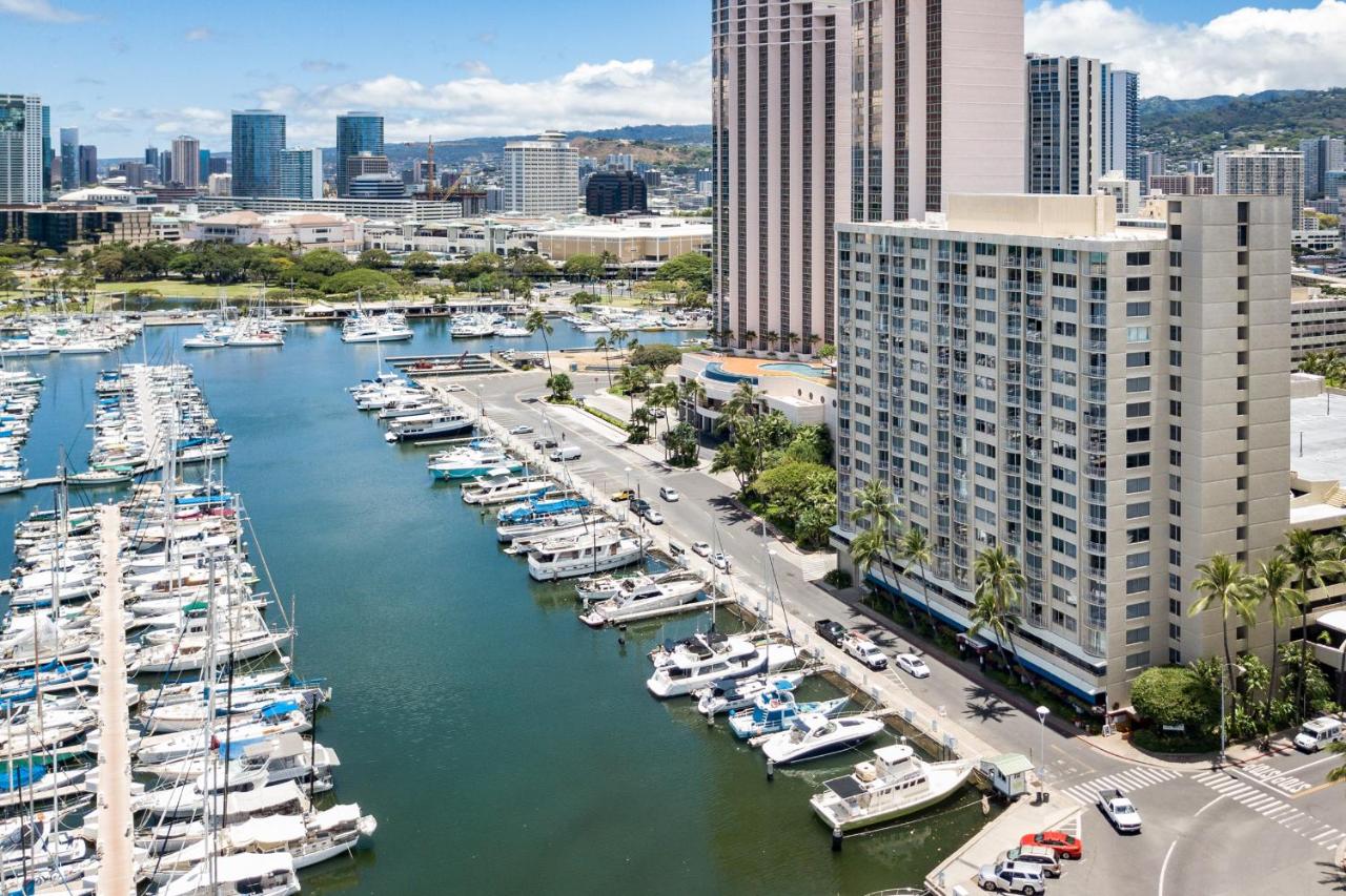  | Marina Oasis Full Kitchen with Laundry and Parking Options