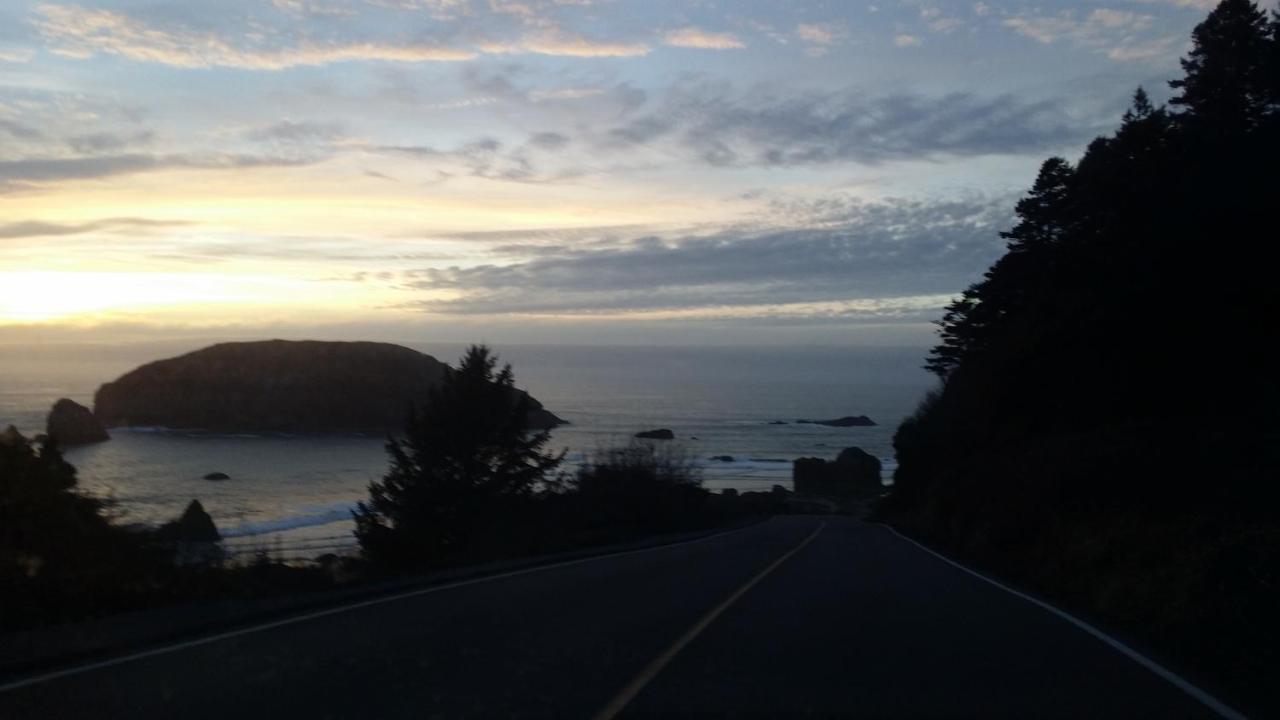 | Blue Coast Inn & Suites
