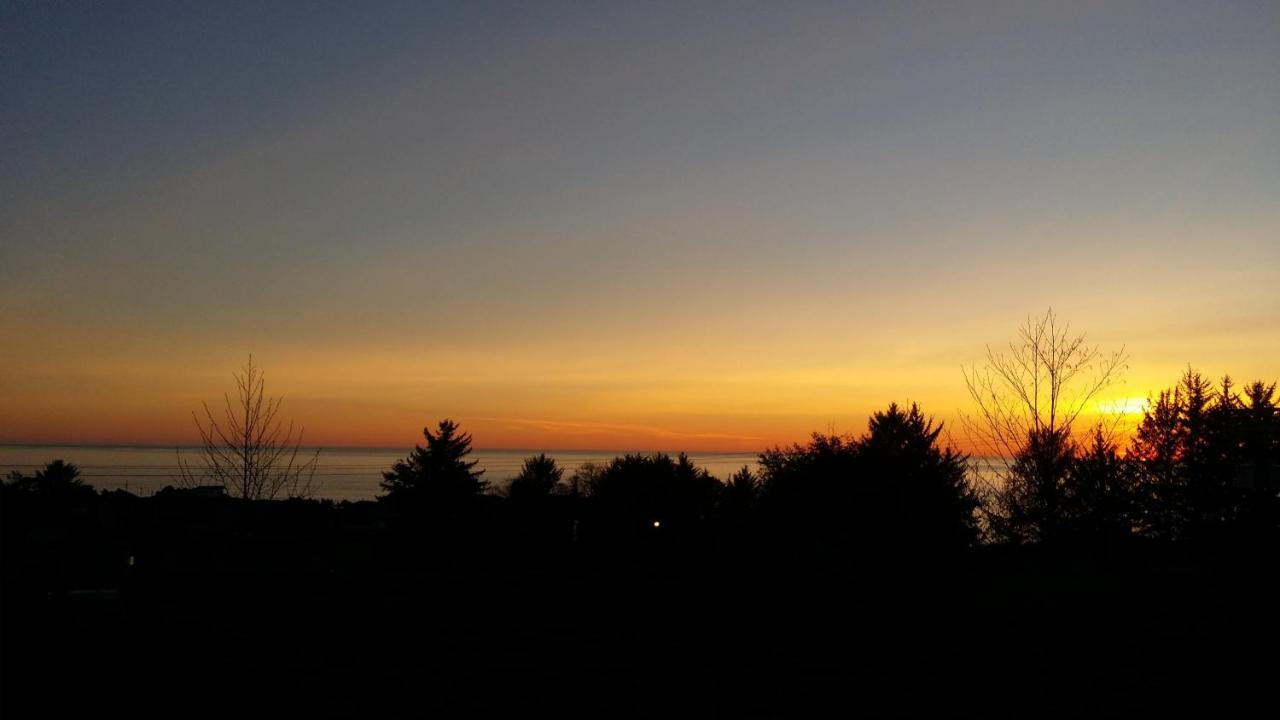 | Blue Coast Inn & Suites
