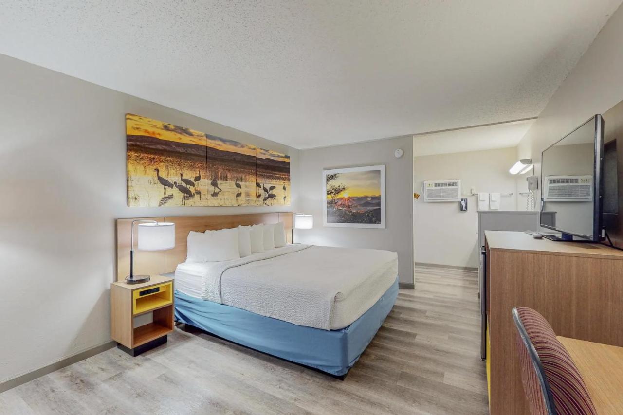 King Room - Non-Smoking at Days Inn by Wyndham Socorro