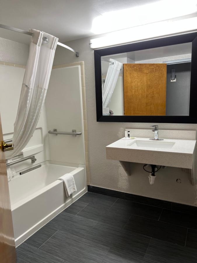 Room #53176523 at Super 8 by Wyndham Clemmons/Bermuda Run/Winston-Salem I-40