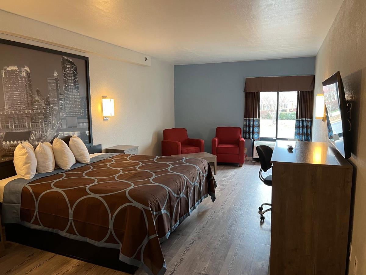 King Suite - Non-Smoking at Super 8 by Wyndham Clemmons/Bermuda Run/Winston-Salem I-40