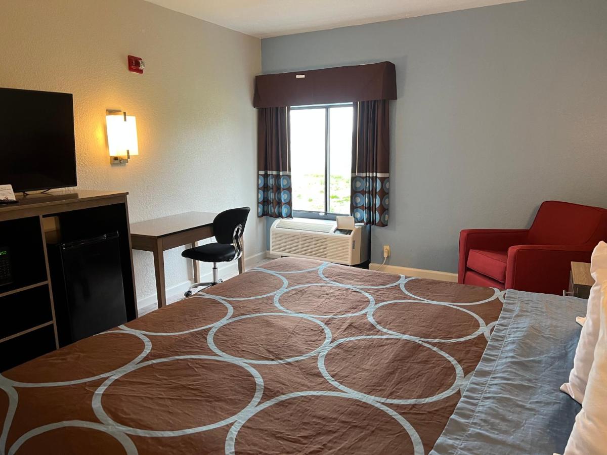 Room #53176523 at Super 8 by Wyndham Clemmons/Bermuda Run/Winston-Salem I-40