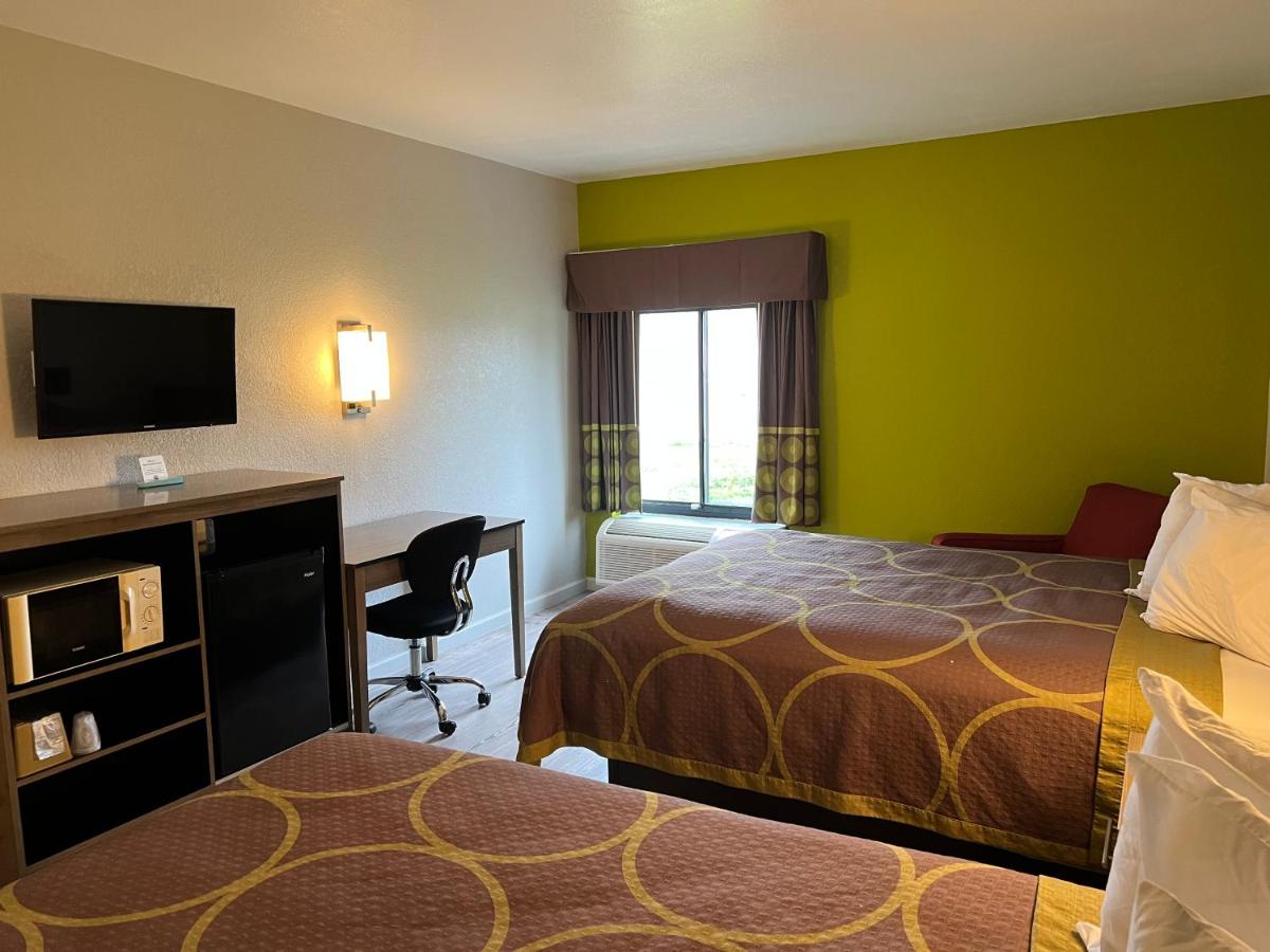 Room #53176524 at Super 8 by Wyndham Clemmons/Bermuda Run/Winston-Salem I-40