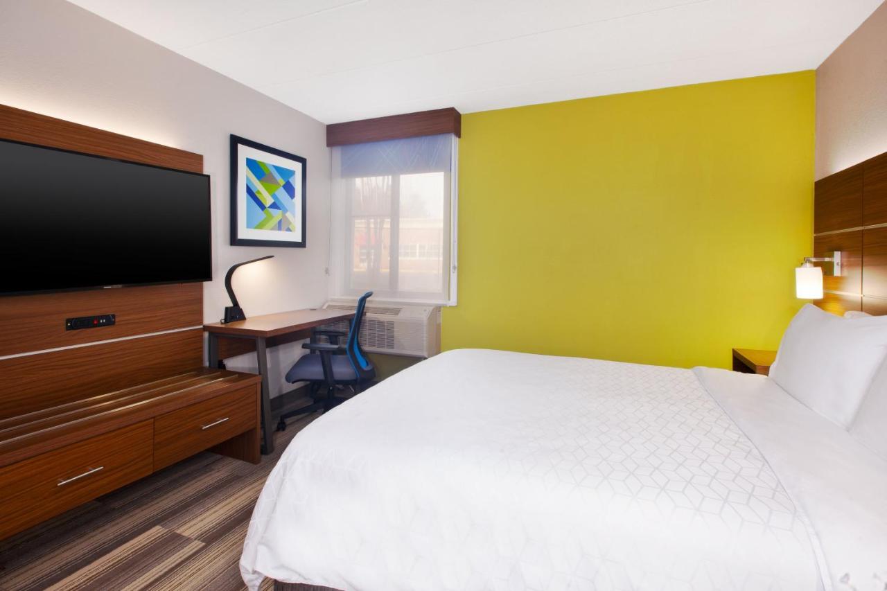 Double Room - Non-Smoking at Holiday Inn Express Fairfax - Arlington Boulevard by IHG