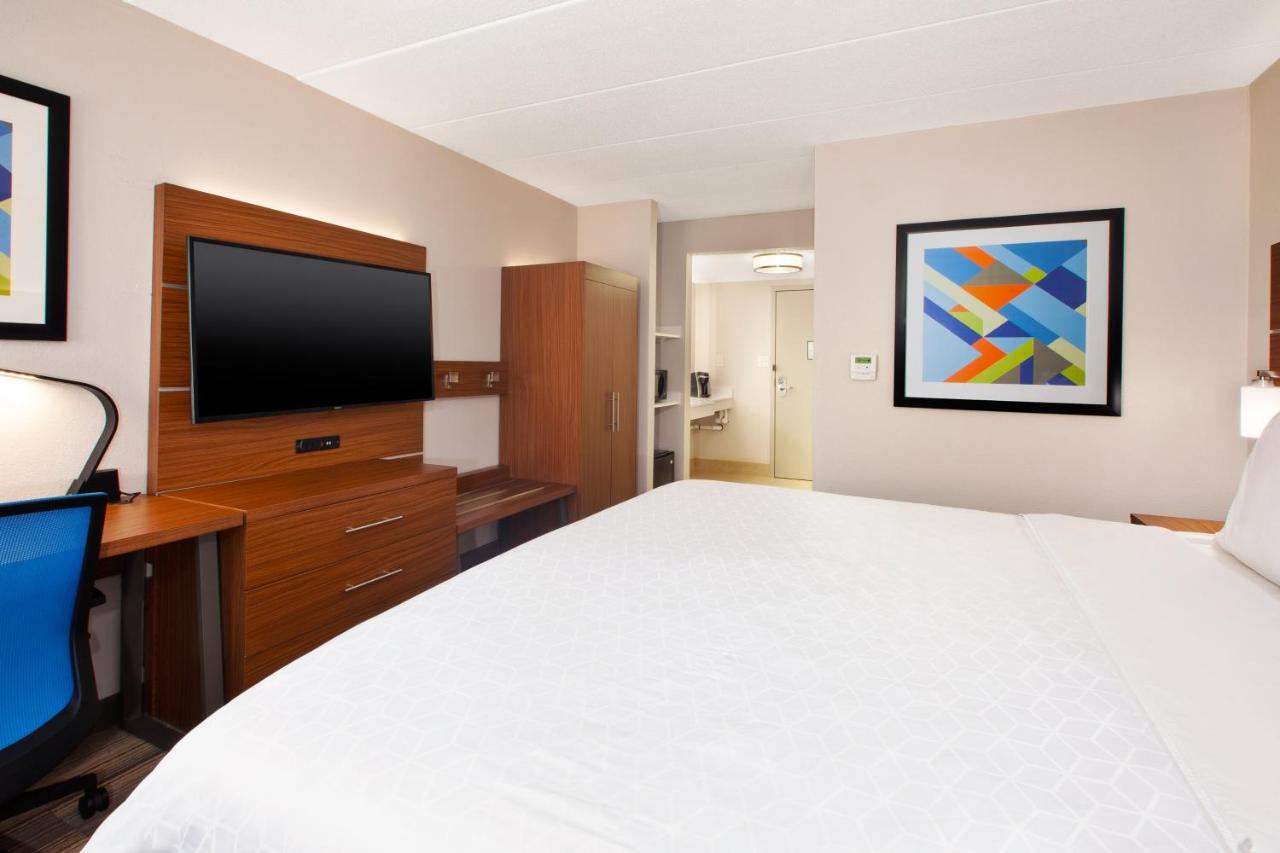 Double Room - Non-Smoking at Holiday Inn Express Fairfax - Arlington Boulevard by IHG