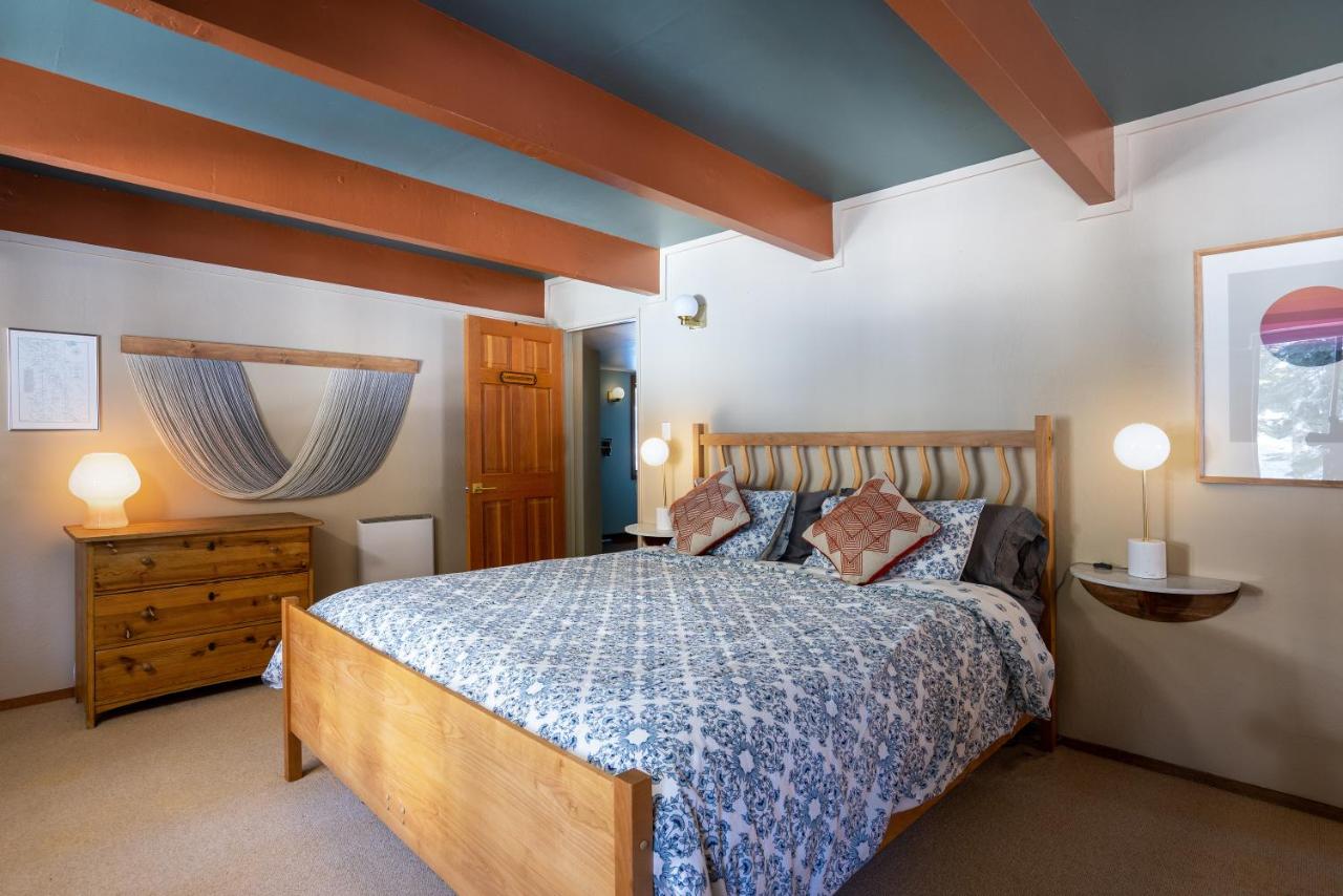 | Mid-Cent. Redwood Retreat w/ Sparklebridge