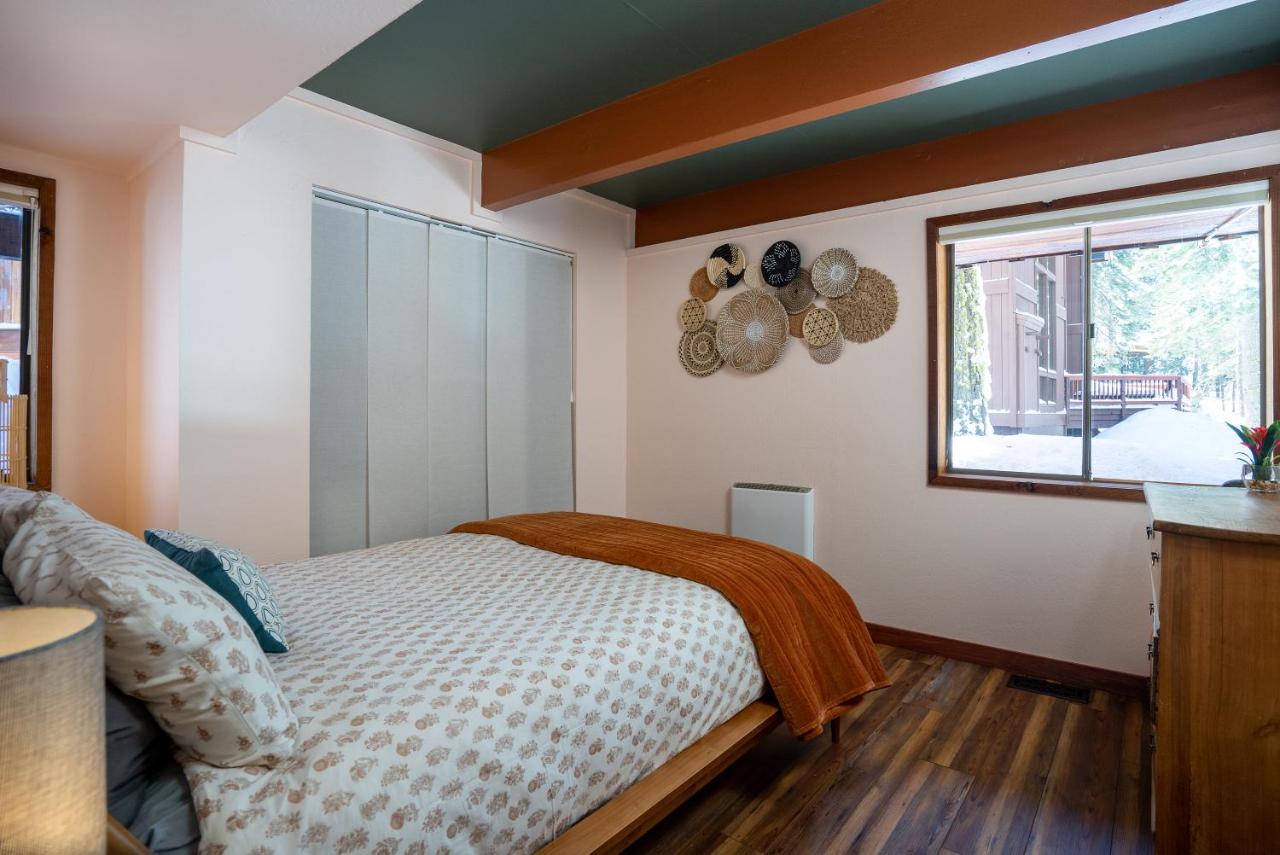| Mid-Cent. Redwood Retreat w/ Sparklebridge
