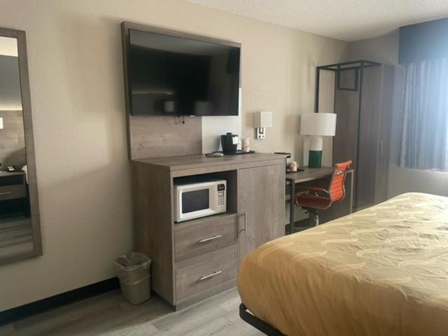 King Suite - Non-Smoking at Quality Inn & Suites Ankeny - Des Moines