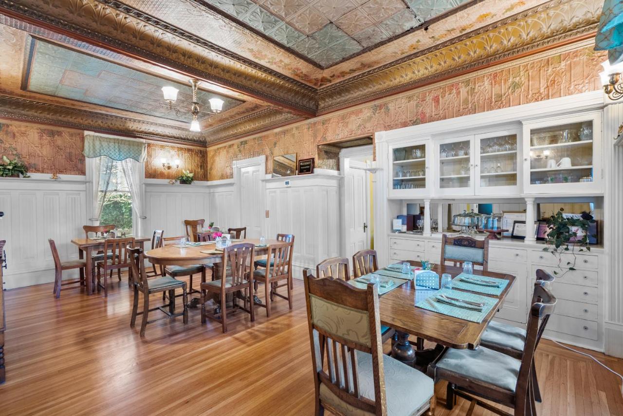 | Hennessey House Bed and Breakfast