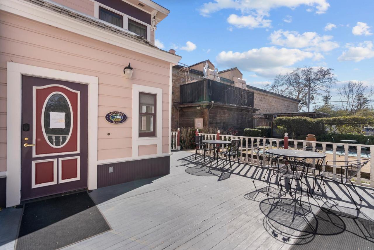 | Hennessey House Bed and Breakfast