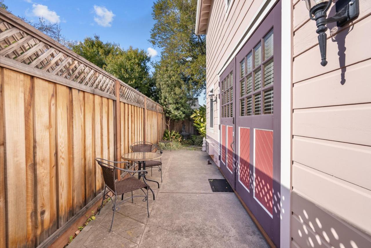 | Hennessey House Bed and Breakfast