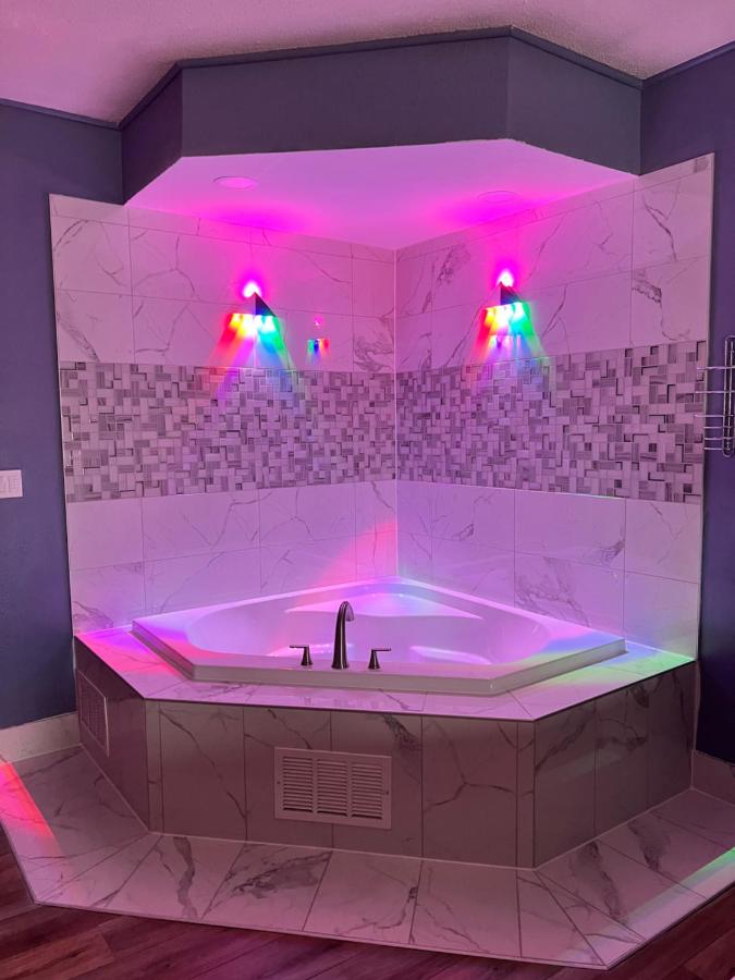 King Studio Suite with Jacuzzi - Non-Smoking at Days Inn by Wyndham Greenville South/Mauldin
