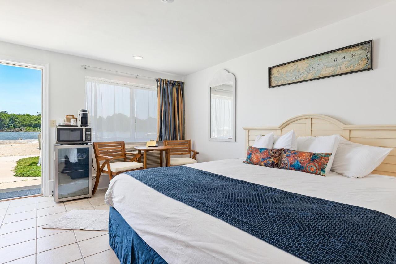  | Lowes Wharf Marina Inn