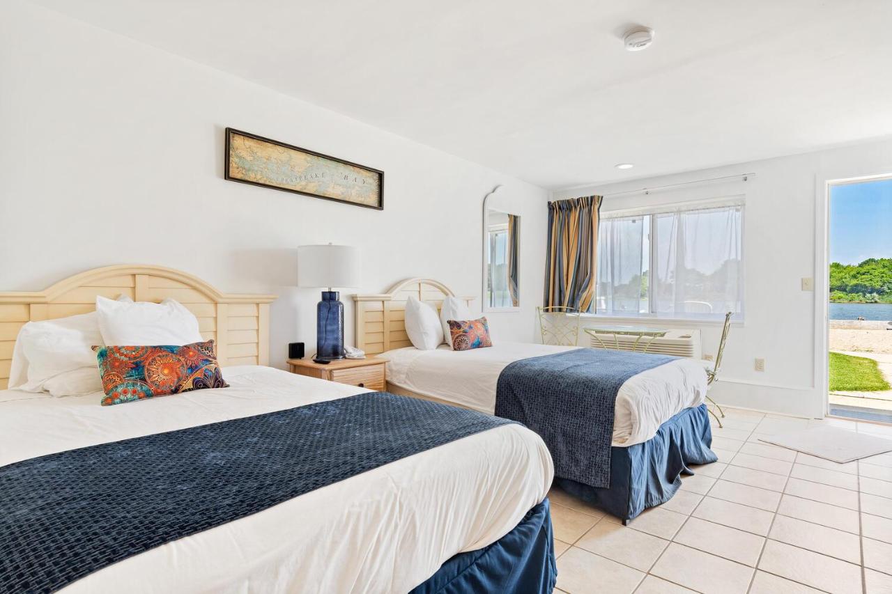 | Lowes Wharf Marina Inn
