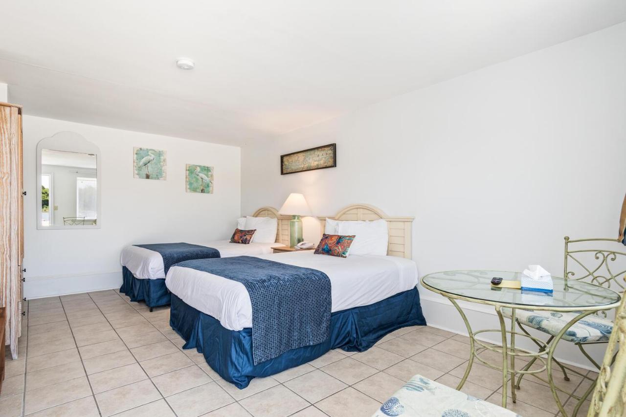 | Lowes Wharf Marina Inn