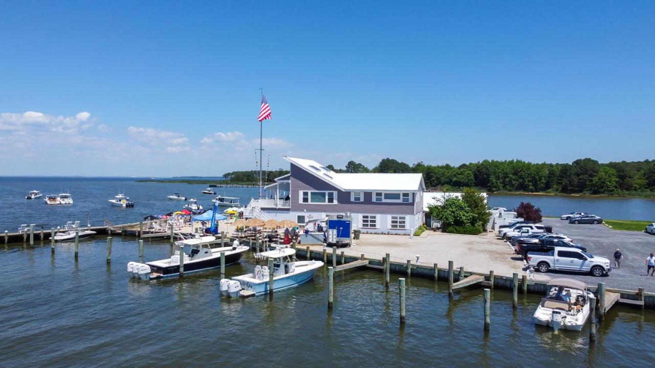 | Lowes Wharf Marina Inn