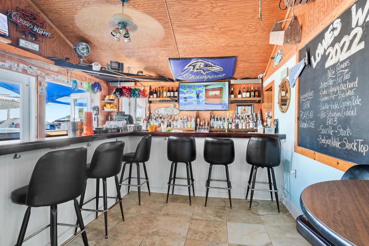 | Lowes Wharf Marina Inn