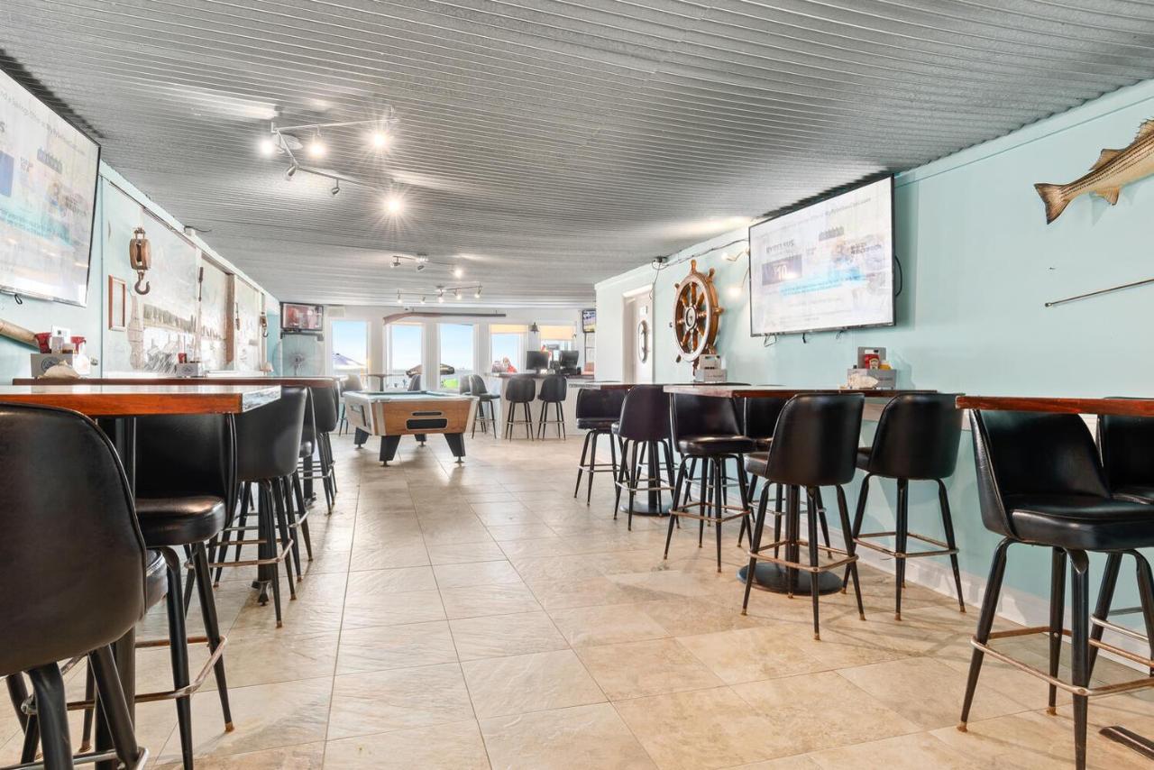 | Lowes Wharf Marina Inn